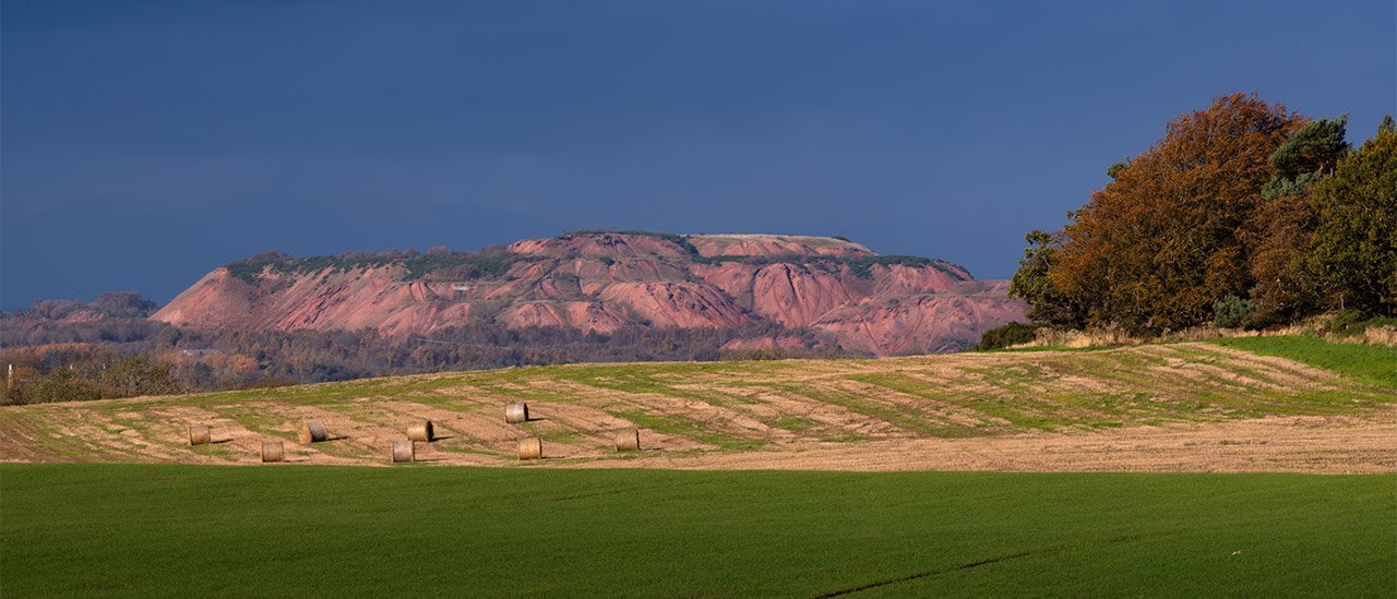 Shale-Trail-Broxburn-Bing-from-East-Calder-2-websized.jpg