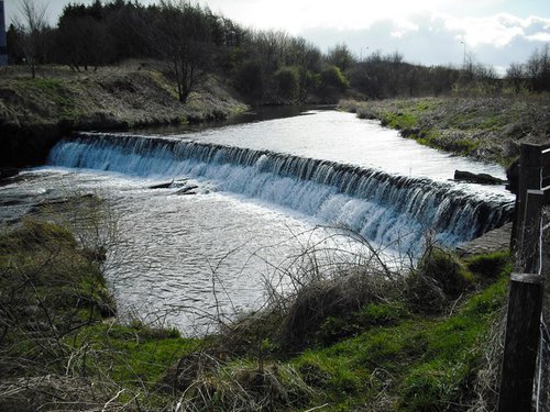 Weir,_River_Almond_-_geograph.org.uk_-_1242154.jpg